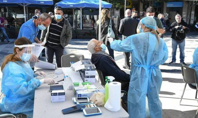 Κρούσματα σήμερα: Εν αναμονή των ανακοινώσεων από τον ΕΟΔΥ - Στα όριά τους οι ΜΕΘ