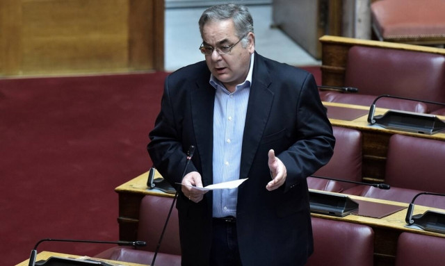 Έπρεπε να βάλει τις φωνές ο βουλευτής Γιώργος Λαμπρούλης για να τον εντάξουν εθελοντικά στο ΕΣΥ