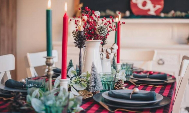 Lockdown: Χριστουγεννιάτικο τραπέζι με εννέα άτομα - Τα μέτρα μέχρι τα Φώτα