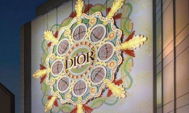 Οι βιτρίνες του οίκου Dior σε ολόκληρο τον κόσμο είναι μαγικές