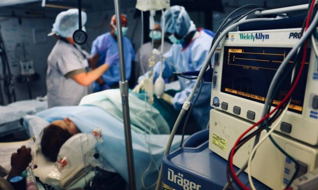 Απίστευτο: 17χρονη παραμορφώθηκε από μυστηριώδη ασθένεια όταν έσπασε ένα σπυράκι στη μύτη της!