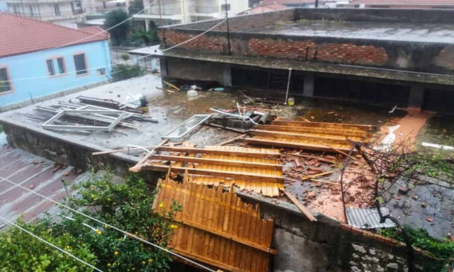 Κακοκαιρία: Εικόνες Αποκάλυψης στον Αστακό - Ανεμοστρόβιλος προκάλεσε σοβαρές ζημιές (pics)