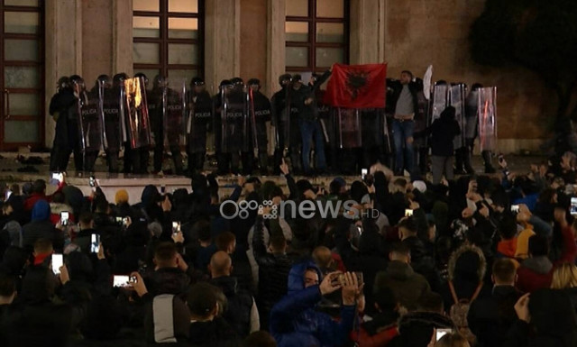 Επεισόδια στην Αλβανία: Οργή για τη δολοφονία 25χρονου από αστυνομικούς