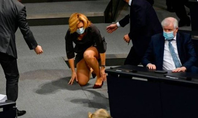 Έγινε viral: Η τούμπα της Γερμανίδας υπουργού Αγροτικής Ανάπτυξης στη Βουλή (pics)