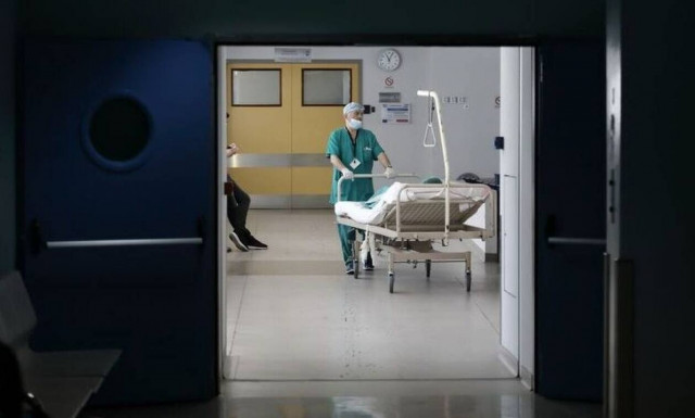 Κρούσματα σήμερα: Εύθραυστη η ισορροπία παρά το lockdown - Οι περιοχές που ανησυχούν τους ειδικούς