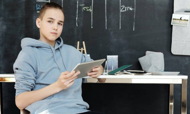 Προκλητική συμπεριφορά εφήβου: Τι πρέπει να κάνουν οι γονείς