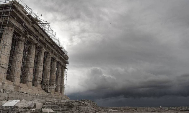 Κακοκαιρία: Πλημμύρισε η Ακρόπολη από την σφοδρή βροχόπτωση