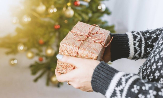 Μοιραζόμαστε, διασκεδάζουμε, προσφέρουμε: Οι τρεις πυλώνες των φετινών εορτών