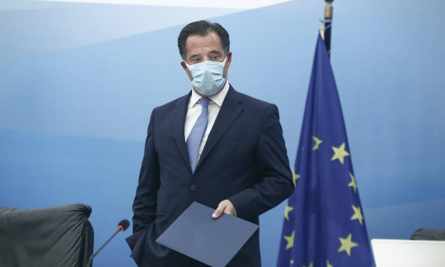 Γεωργιάδης στο Newsbomb.gr: Επιλέχθηκε το click away για να μην καταρρεύσει το λιανεμπόριο