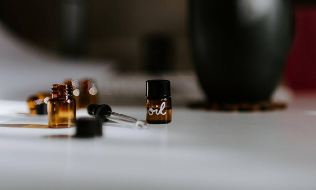 Καστορέλαιο: 4 τρόποι να το χρησιμοποιήσεις και να μεταμορφώσεις τα μαλλιά σου