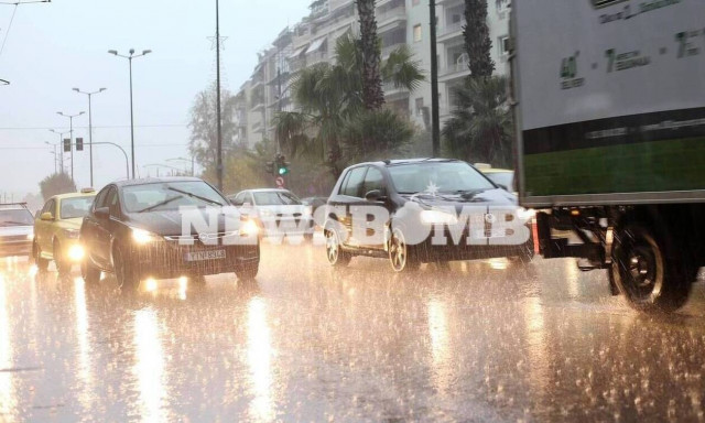 Έκτακτο Δελτίο Καιρού: Σφοδρή καταιγίδα αυτή την ώρα στη Αττική