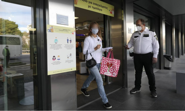 Click away: Για πόσα λεπτά θα μπορεί να περιμένει έξω από το κατάστημα ο πελάτης - Τι απαγορεύεται