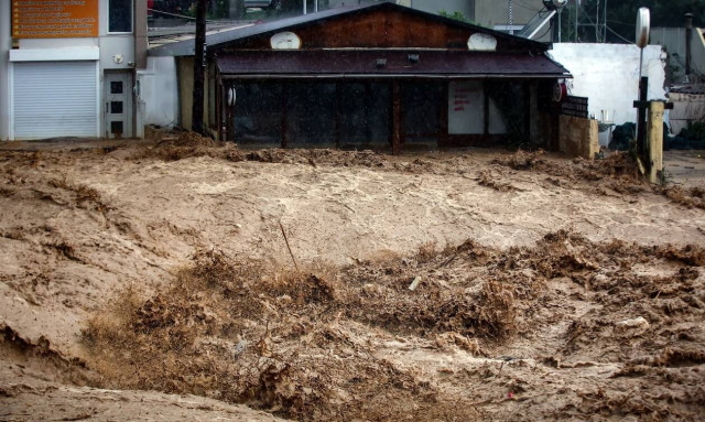Καιρός - Συναγερμός στην Πολιτική Προστασία: Ποιες περιοχές θα σαρώσει η κακοκαιρία