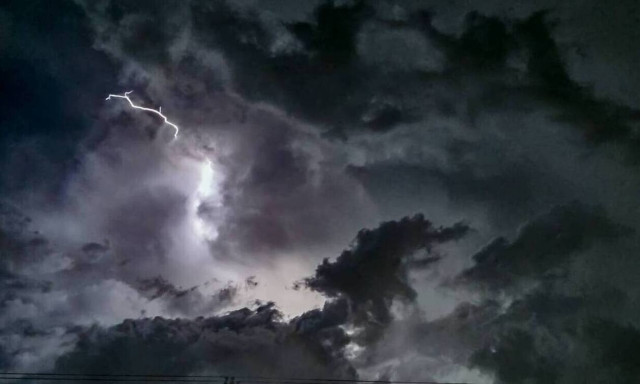 Καιρός: Κακοκαιρία με καταιγίδες - Πού έβρεξε καταρρακτωδώς, πού θα χιονίσει τις επόμενες ώρες