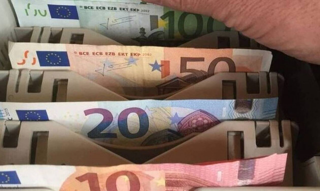 Βρούτσης: Τι ισχύει για επίδομα 800 ευρώ, δώρο Χριστουγέννων και επίδομα ανεργίας