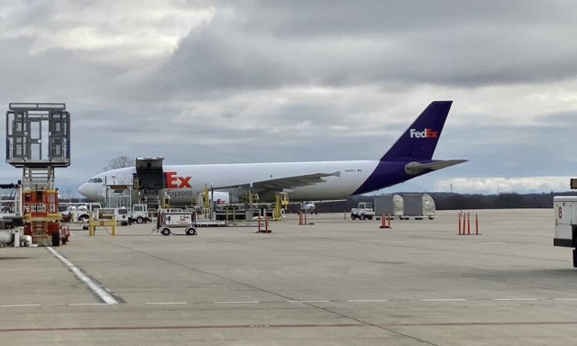 ΚορονοΪός - ΗΠΑ: Με φορτηγά και αεροπλάνα η γιγαντιαία επιχείρηση μεταφοράς του εμβολίου της Pfizer 