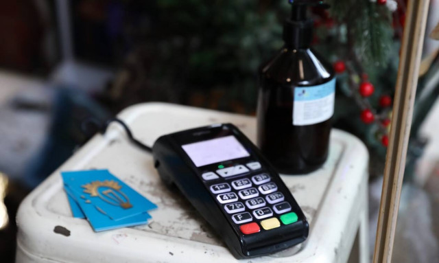 Κορονοϊός: Όλα τα καταστήματα και οι υπηρεσίες που σηκώνουν ρολά τη Δευτέρα - Πώς μετακινούμαστε