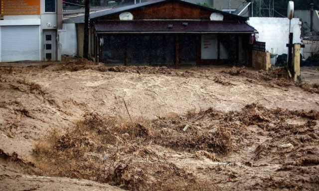 Καιρός - Συναγερμός στην Πολιτική Προστασία: Ποιες περιοχές θα σαρώσει η κακοκαιρία 