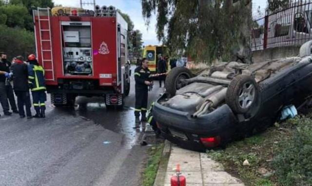 Τραγωδία στην Αρτέμιδα: Αυτοκίνητο καρφώθηκε σε κολόνα - Νεκρός ο οδηγός (pics)