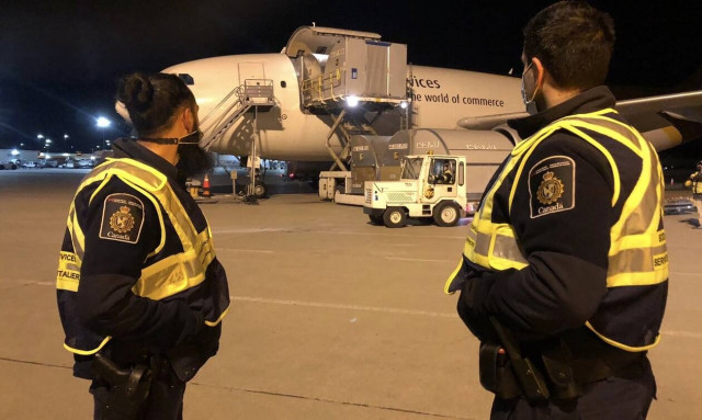 Εμβόλιο κορονοϊού: Στον Καναδά η πρώτη παρτίδα από Pfizer και Biontech