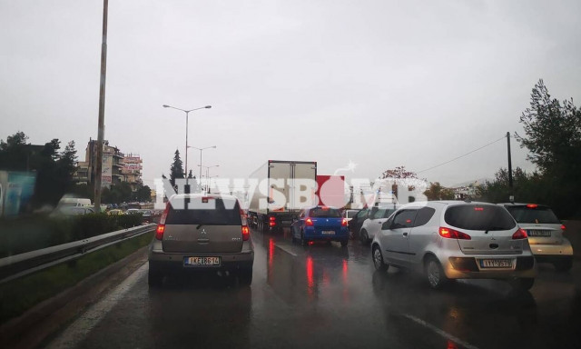 Κίνηση ΤΩΡΑ - «Κόλαση» στην Αθήνα από την κακοκαιρία: Ποιους δρόμους να αποφύγετε