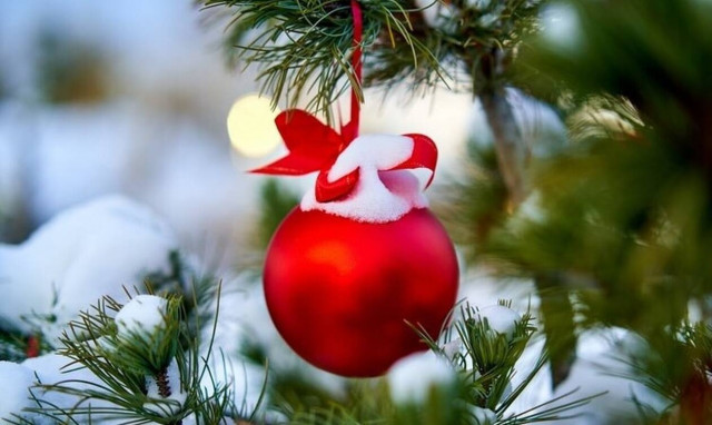 Αυτά τα Χριστούγεννα #ZoumeAllios: Μοιραζόμαστε, διασκεδάζουμε, προσφέρουμε