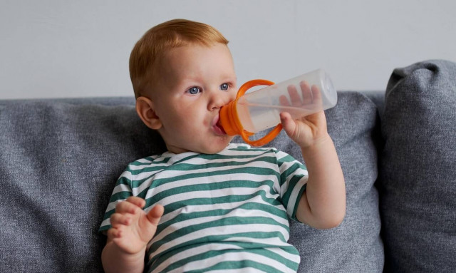 Τέσσερις έξυπνοι τρόποι για να πίνουν τα παιδιά περισσότερο νερό