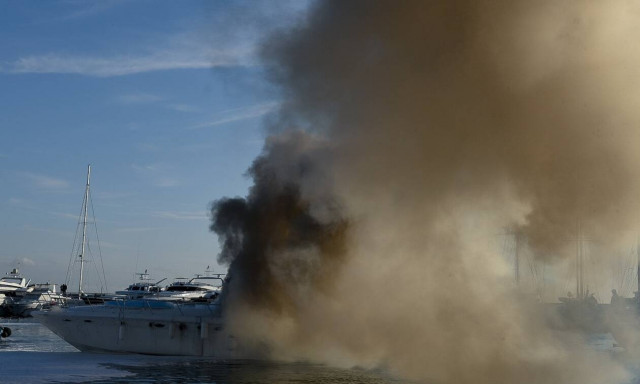Συναγερμός στο Λιμενικό: Ένας τραυματίας από έκρηξη σκάφους στη μαρίνα Αλίμου