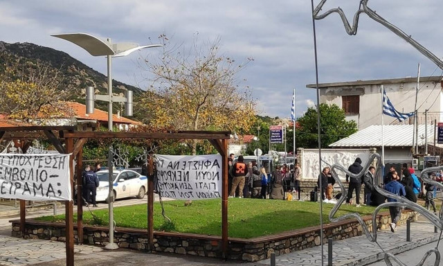 Κορονοϊός - Θεσσαλονίκη: Επεισόδια από αρνητές της μάσκας και του εμβολίου