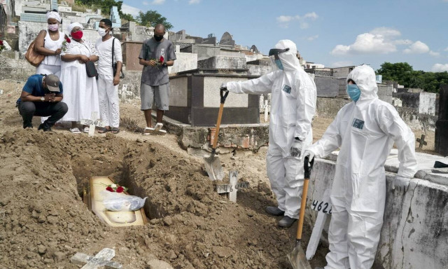 «Σαρώνει» ο κορονοϊός τη Βραζιλία: 43.000 κρούσματα και 964 θάνατοι σε 24 ώρες