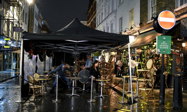 Κορονοϊός - Βρετανία: Κορονοπάρτι 100 ατόμων σε αυτοσχέδιο νάιτκλαμπ - Πρόστιμο έως 10.000 λίρες