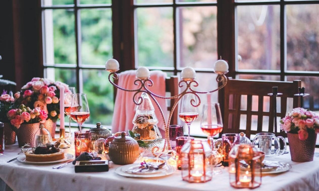 Απίστευτο: Κεντρικό ξενοδοχείο ετοιμάζει ρεβεγιόν για τα Χριστούγεννα