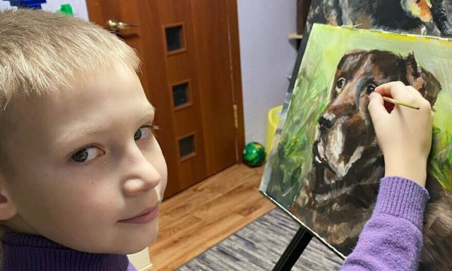 Pavel Abramov: Ο 10χρονος καλλιτέχνης που ζωγραφίζει για καλό σκοπό