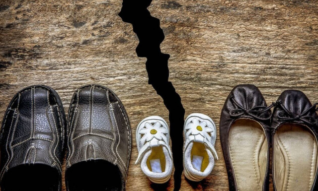 Ενεργοί μπαμπάδες: Η κοινή επιμέλεια θα πρέπει να αποτελεί νομικό τεκμήριο