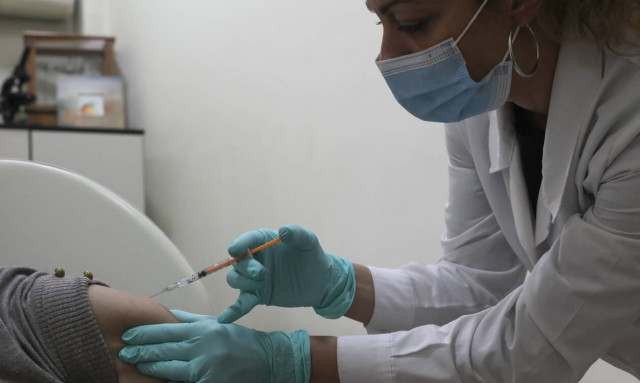 Αποκλειστικό Newsbomb.gr: Αυτό είναι το εγχειρίδιο για τον εμβολιασμό στα 1.088 εμβολιαστικά κέντρα