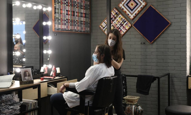 Κομμωτήρια: Γιατί γίνεται μάχη για το πρώτο ραντεβού της ημέρας 