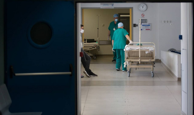 Κρούσματα σήμερα: «Πρωτιά» για Αθήνα και Θεσσαλονίκη - Ποιες περιοχές είναι στα «κόκκινα»