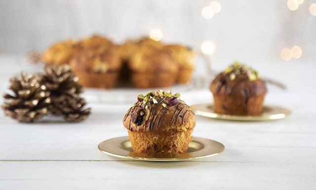 Άκης Πετρετζίκης: Ατομικά πανετόνε