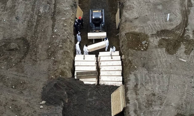 Αριθμός που σοκάρει στις ΗΠΑ: Θλιβερό ρεκόρ με 248.000 νέα κρούσματα - 2.700 νεκροί σε 24 ώρες