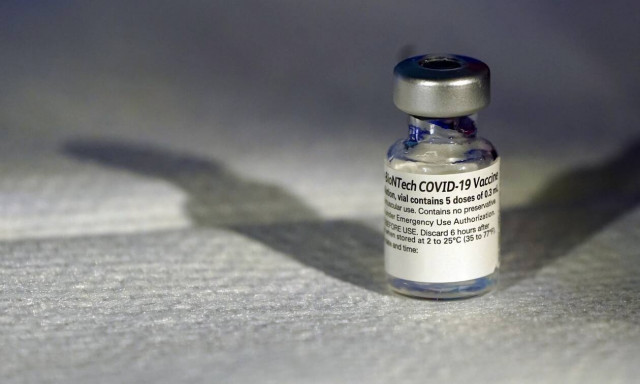 Ρωσία: Ο ΕΜΑ δέχεται πιέσεις να επισπεύσει την πιστοποίηση του εμβολίου της Pfizer 