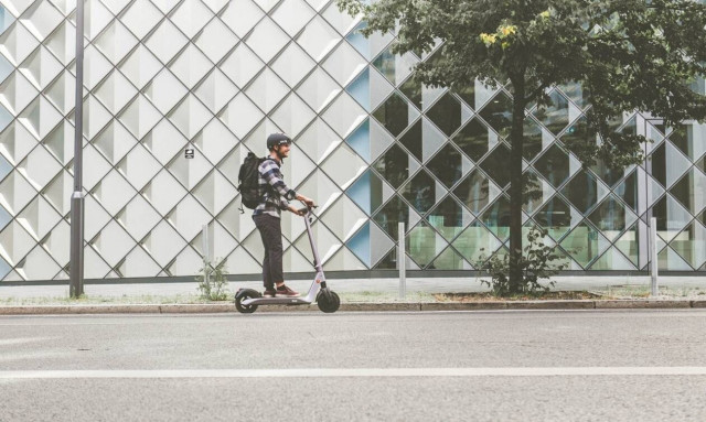 Τα tech δώρα που θα αναβαθμίσουν τον τρόπο που μετακινείσαι στην πόλη 