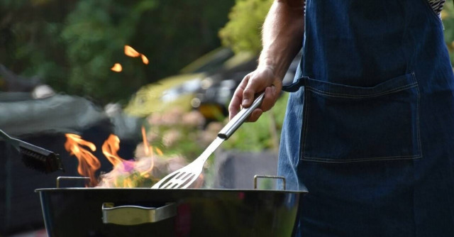Πώς θα οργανώσουμε το πιο απολαυστικό οικογενειακό barbeque αυτές τις γιορτές