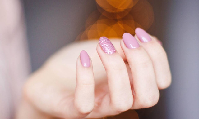 Τα νύχια σου σπάνε συνεχώς; Δες τι πρέπει να εντάξεις άμεσα στη διατροφή σου