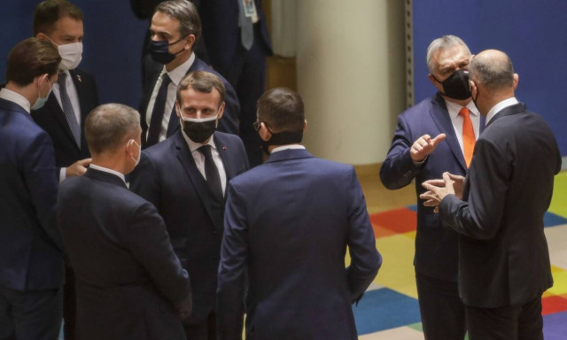 Ο Μακρόν με κορονοϊό – Η Ευρώπη σε αγωνία! Ποιοι άλλοι ηγέτες μπήκαν σε καραντίνα 