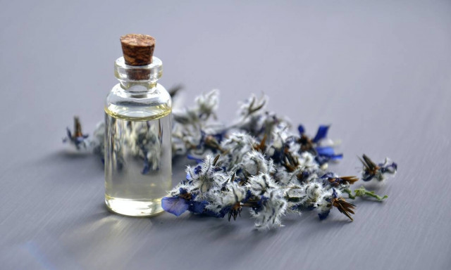 Αυτά είναι τα οφέλη που προσφέρει το έλαιο λεβάντας στο δέρμα σου