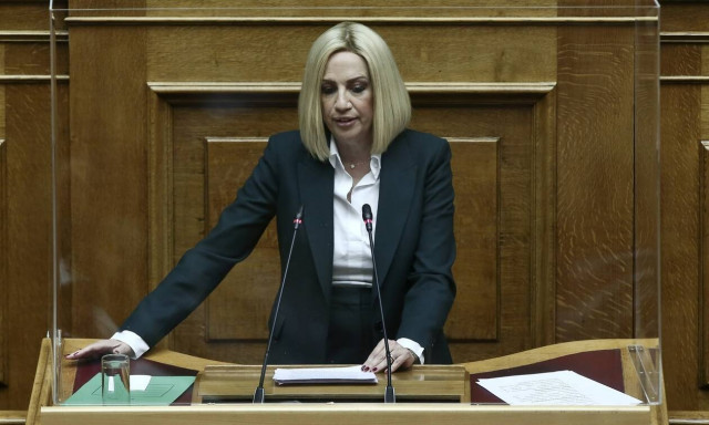 Βουλή: «Μπαράζ» τροπολογιών από Γεννηματά - Για συντάξεις αναπηρίας και δώρο Χριστουγέννων