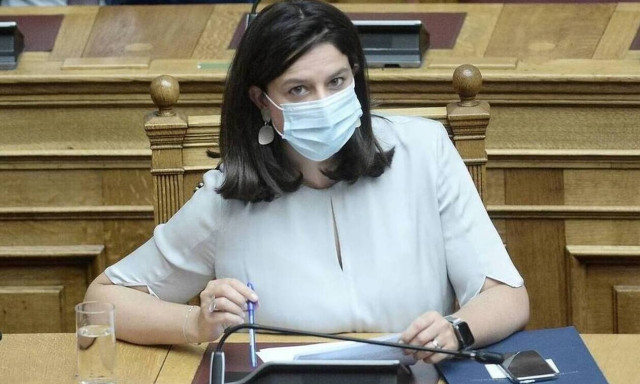 Κεραμέως: «Θέλετε να εισάγονται υποψήφιοι με λευκές κόλλες»;