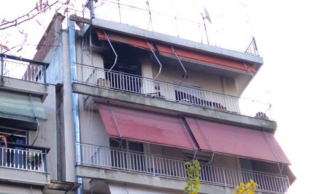 Λάρισα: Φωτιά σε διαμέρισμα - Δραματική επιχείρηση απεγκλωβισμού