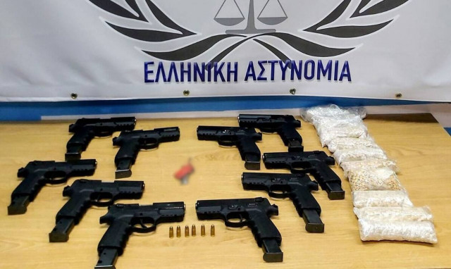 Συναγερμός για κατάσχεση στον Έβρο όπλων made in Turkey