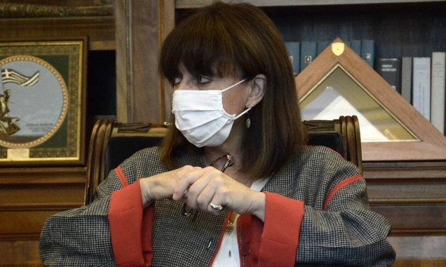 Σακελλαροπούλου: «Ας μην ξεχάσουμε όσους έφυγαν από τον κορονοϊό»